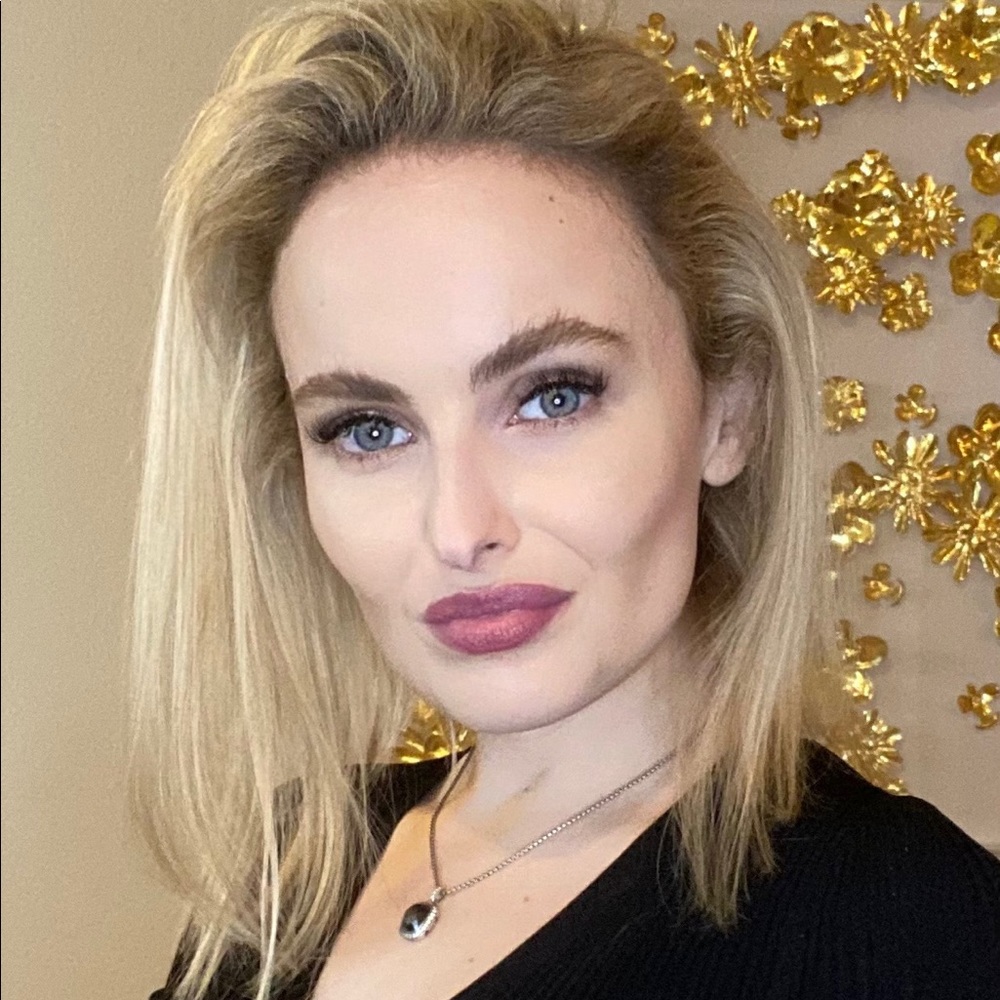 Meet your Posher, Emily